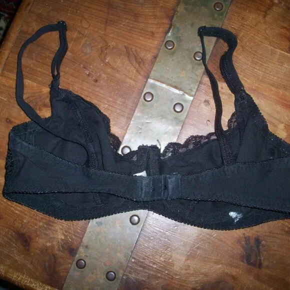 Black Lace Sexy Mysterious Lightly Lined Feminine Underwire Bra Rene Rofe 34B - Picture 3 of 11